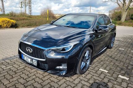 INFINITI Q30